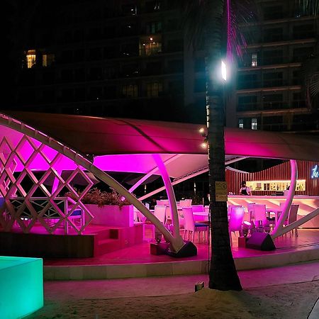 Azure Urban Resort Staycation 마닐라 외부 사진