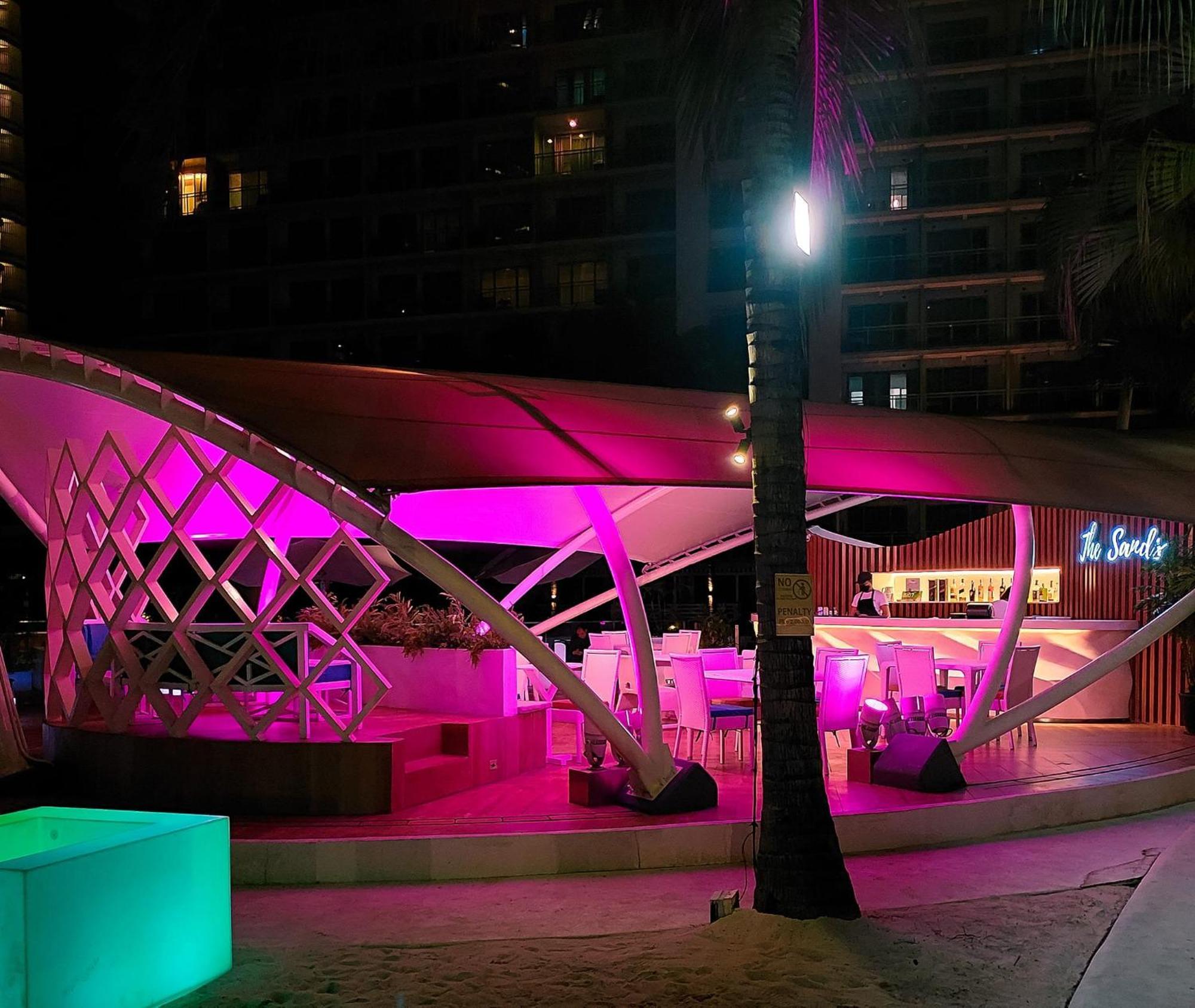 Azure Urban Resort Staycation 마닐라 외부 사진
